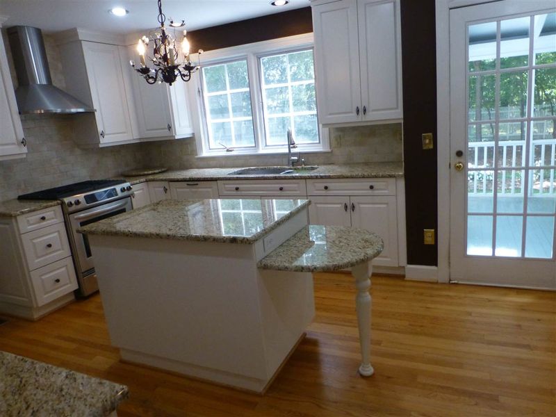 2111 Ridgefield Dr, Chapel Hill, NC 27517
