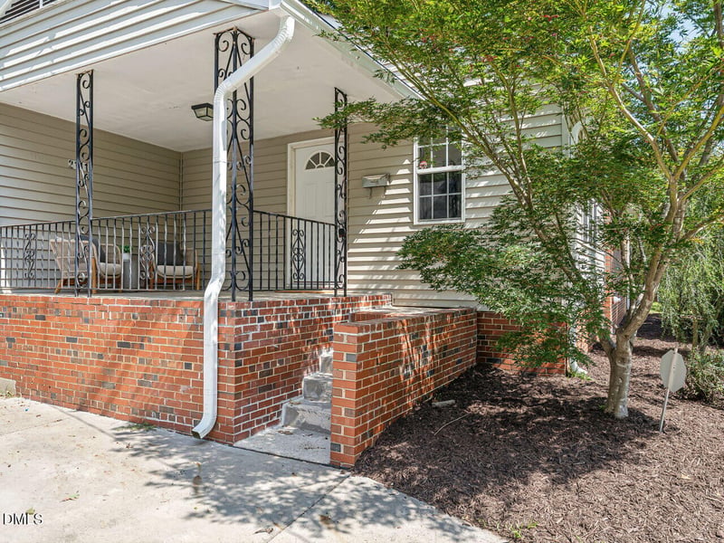 2111 Woodview Dr, Raleigh, NC 27604