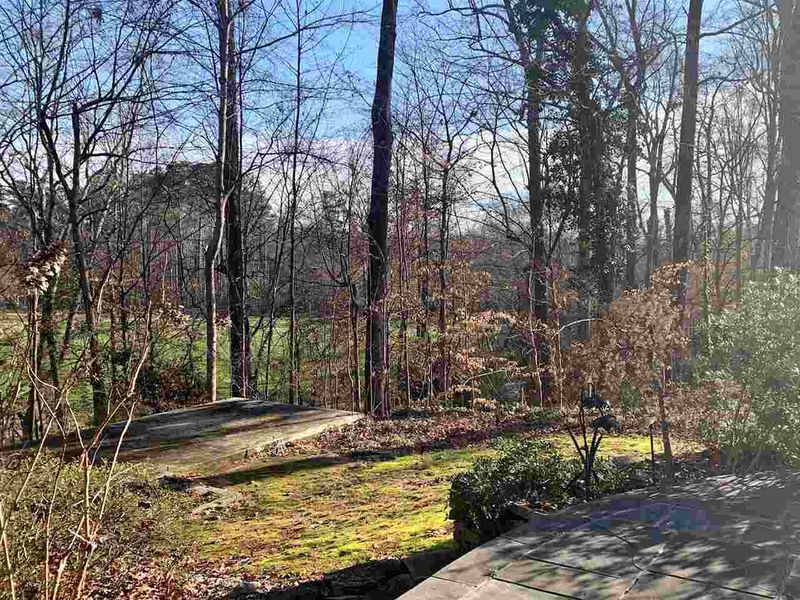 2112 Dunhill Dr, Raleigh, NC 27608