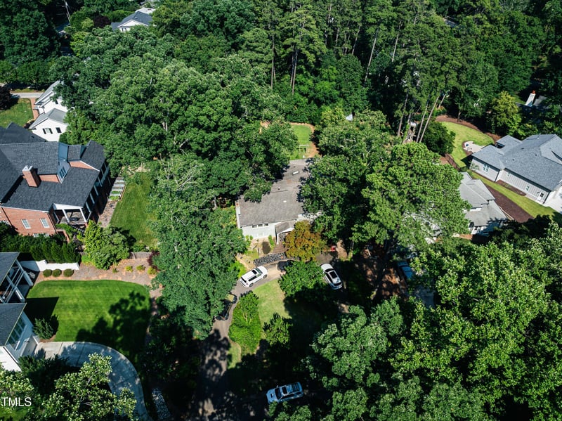 2112 Saint James Rd, Raleigh, NC 27607