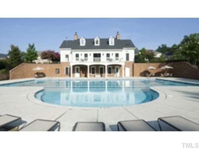 2112 Wake Bluff Dr, Raleigh, NC 27614