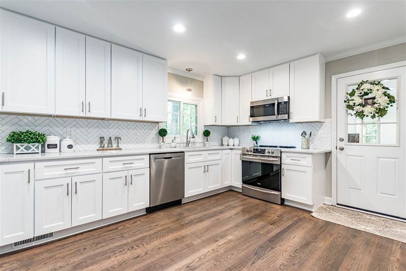 2113 Lodestar Dr, Raleigh, NC 27615