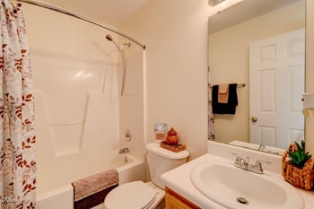 2113 Mckinnon Dr, Clayton, NC 27520