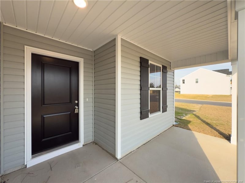2114 Roadster Pony Ln, Hope Mills, NC 28348
