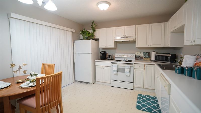 2114 Walnut Bluffs Ln, Raleigh, NC 27610