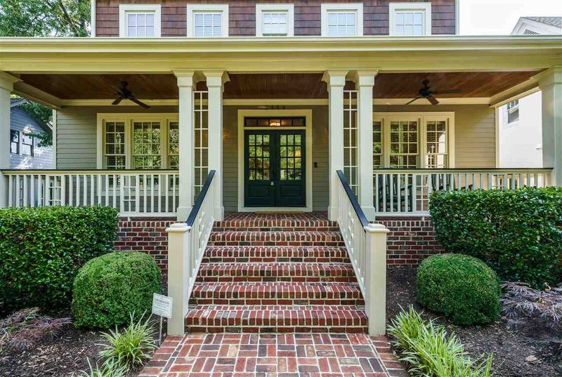 2116 Pine Dr, Raleigh, NC 27608