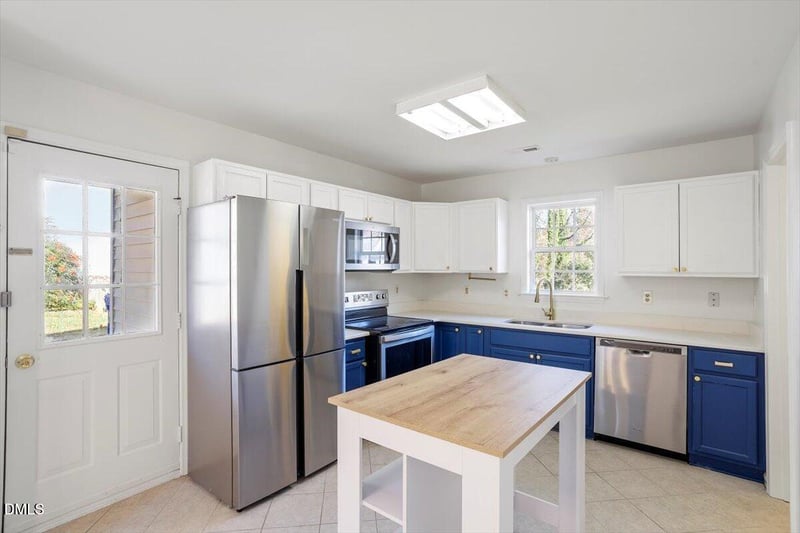 2118 Magnolia Ln, Hillsborough, NC 27278