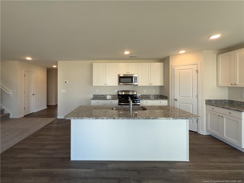 2118 Purebred Cir, Hope Mills, NC 28348