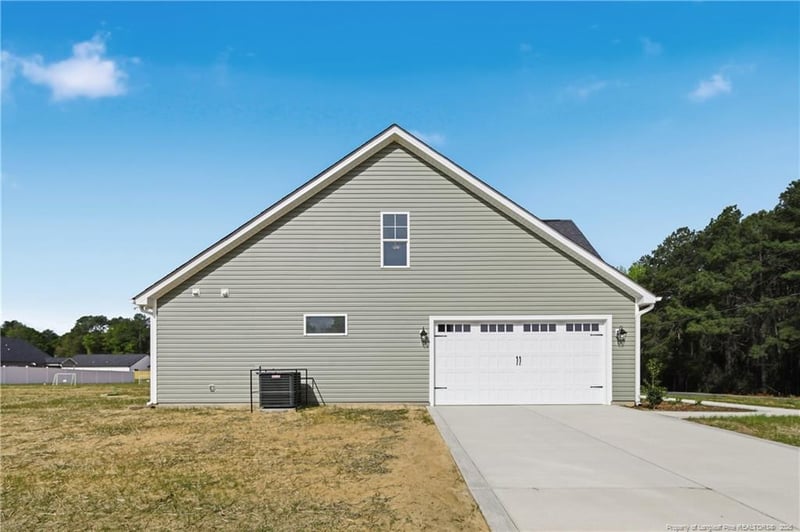 2118 Smith Rd, Hope Mills, NC 28348
