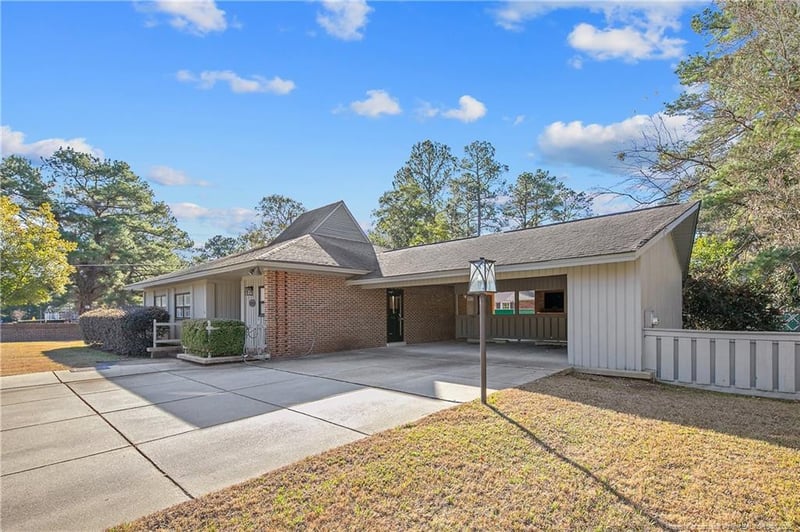 2118 Winterlochen Rd, Fayetteville, NC 28305