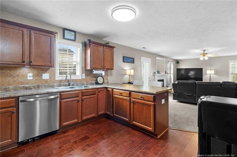 2119 Queen Elizabeth Ln, Hope Mills, NC 28348