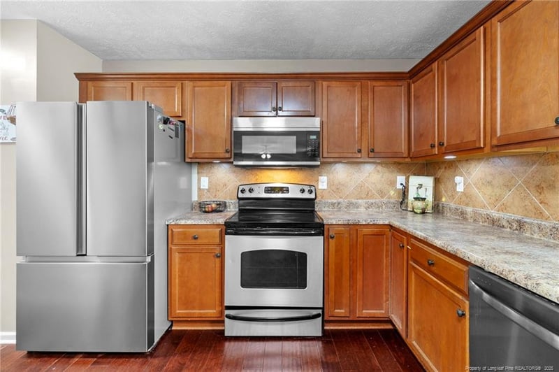 2119 Queen Elizabeth Ln, Hope Mills, NC 28348
