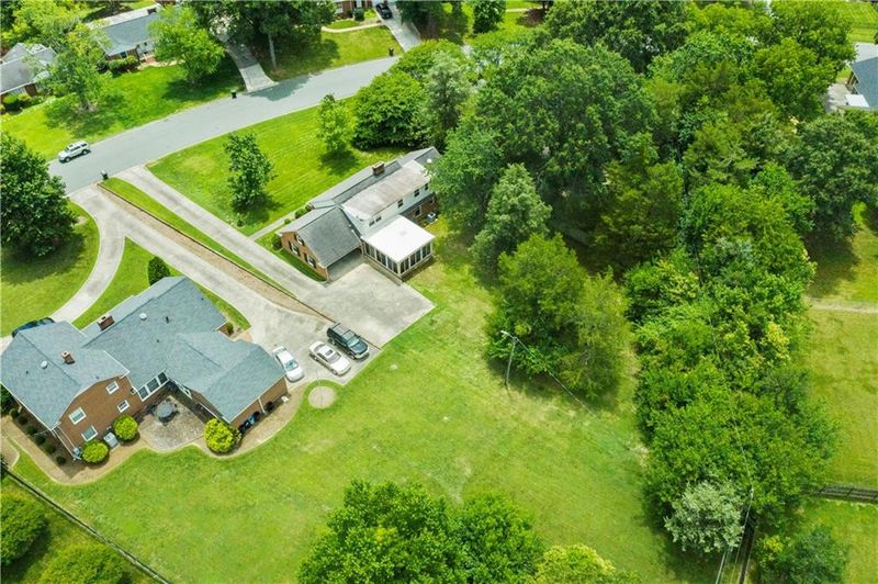 2119 Westover Ter, Burlington, NC 27215