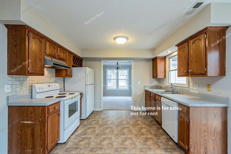 212 Arvo Ln, Cary, NC 27513