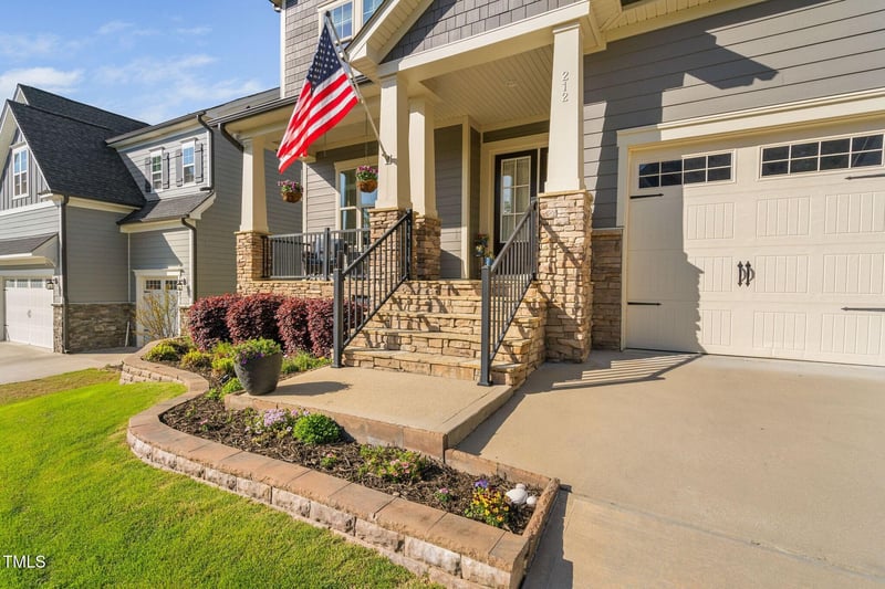 212 Blue Granite Dr, Holly Springs, NC 27540