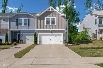 212 Brook Farm Ln, Fuquay Varina, NC 27526