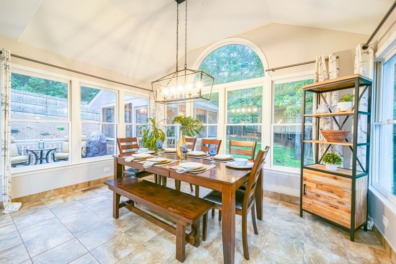 212 Cape Cod Dr, Cary, NC 27511