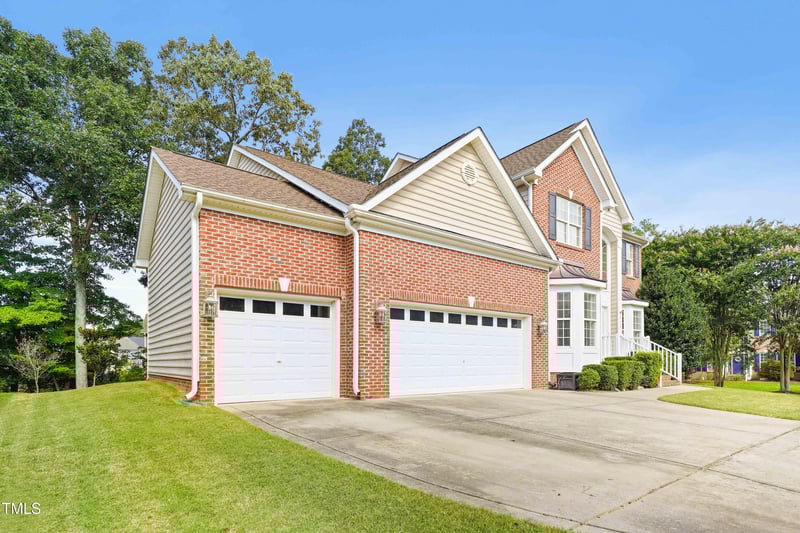 212 Chieftain Dr, Holly Springs, NC 27540