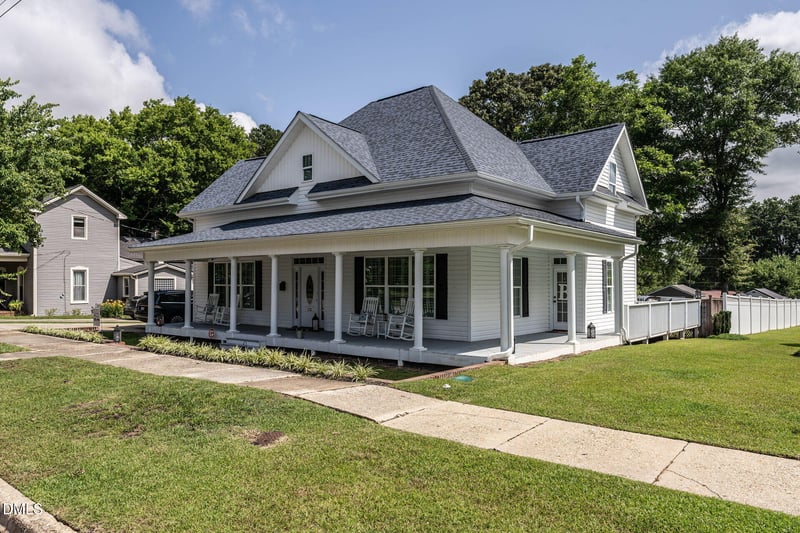 212 W Church St, Benson, NC 27504