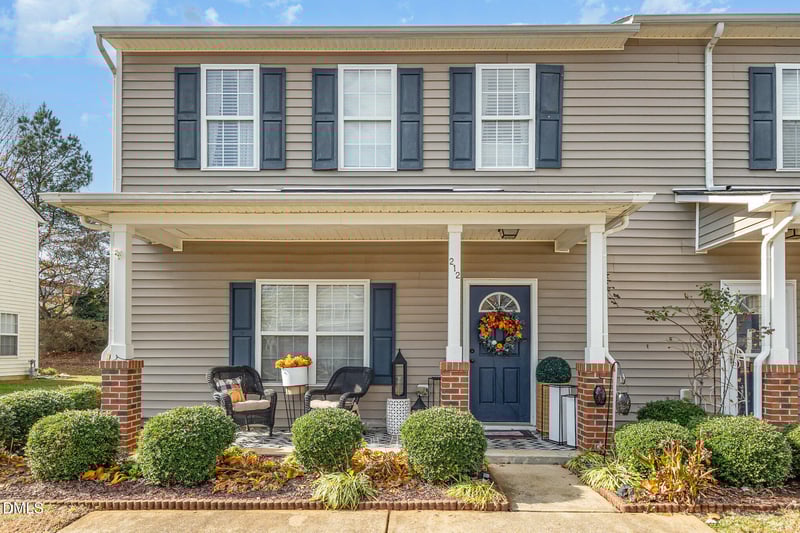 212 Cline Falls Dr, Holly Springs, NC 27540