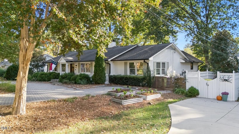 212 Drewry Ln, Raleigh, NC 27609