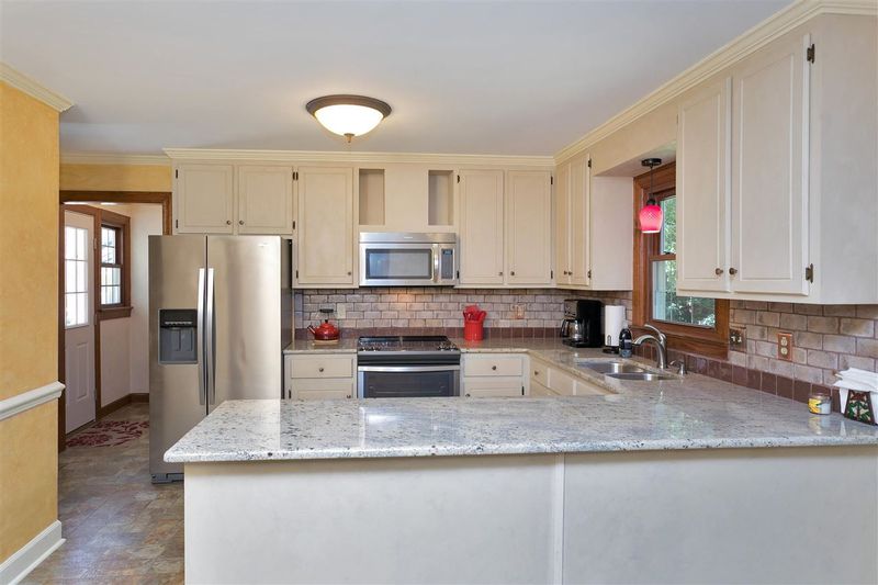212 Dutchess Dr, Cary, NC 27513