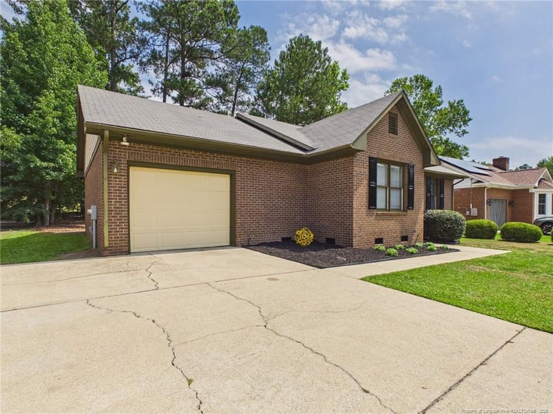 212 Fair Oaks Dr, Fayetteville, NC 28311
