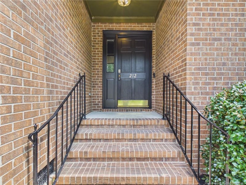 212 Fair Oaks Dr, Fayetteville, NC 28311