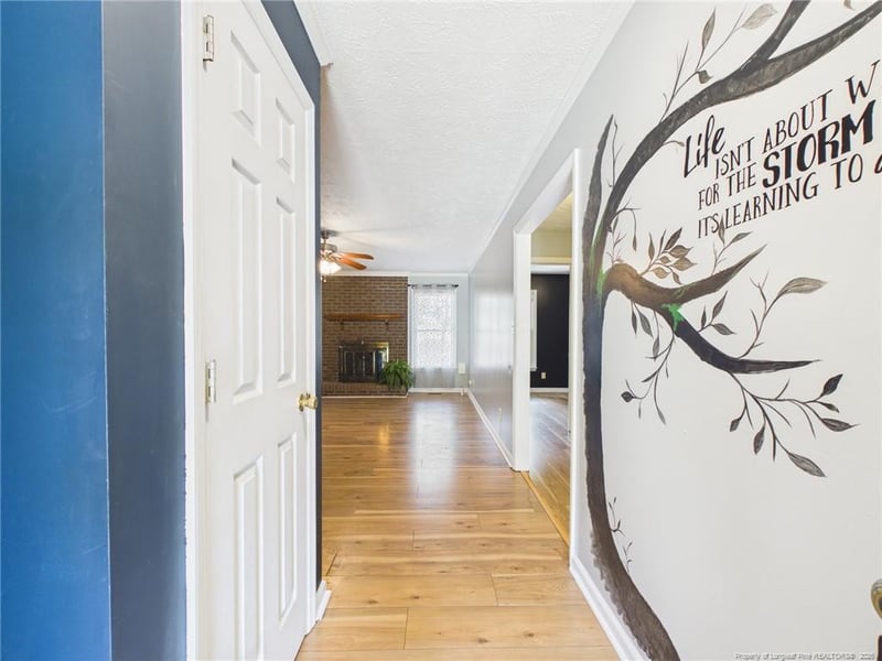 212 Fair Oaks Dr, Fayetteville, NC 28311