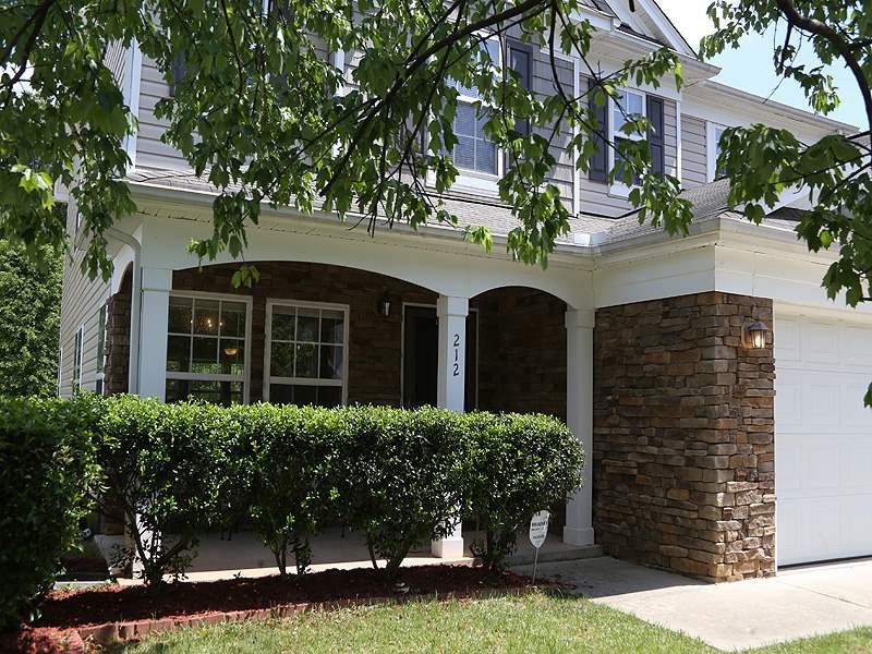 212 Georgetowne Dr, Clayton, NC 27520