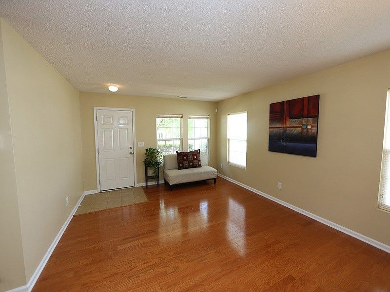 212 Georgetowne Dr, Clayton, NC 27520