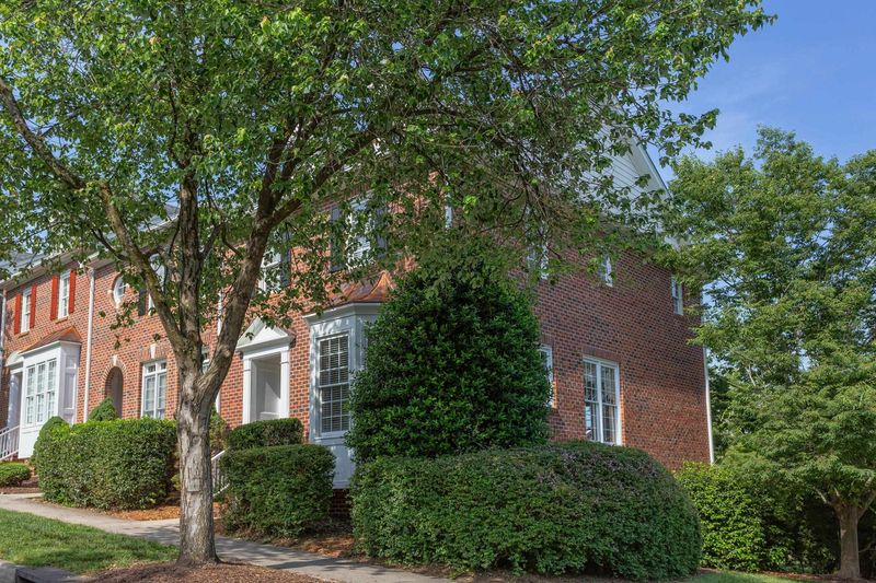 212 Greenview Dr, Chapel Hill, NC 27516