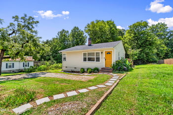 212 W Hill Ave S, Hillsborough, NC 27278