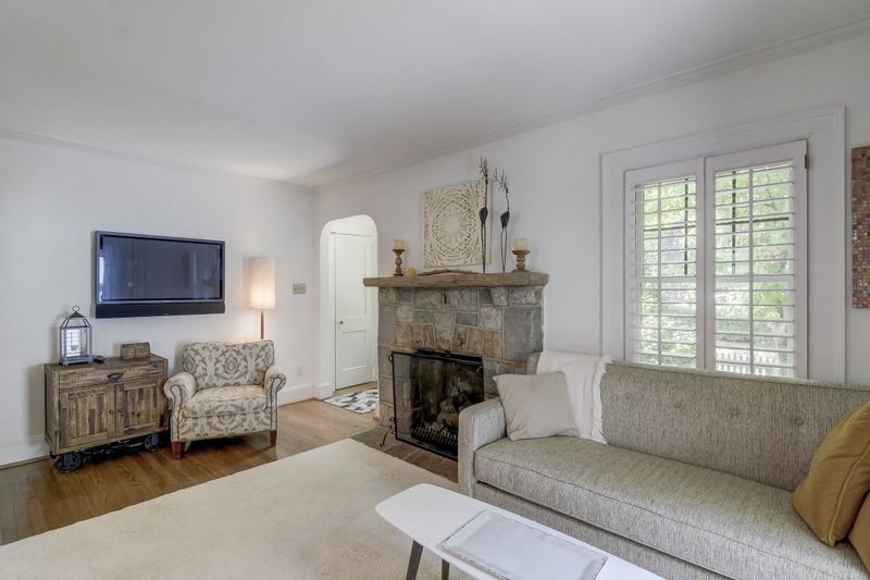 212 Hudson St, Raleigh, NC 27608