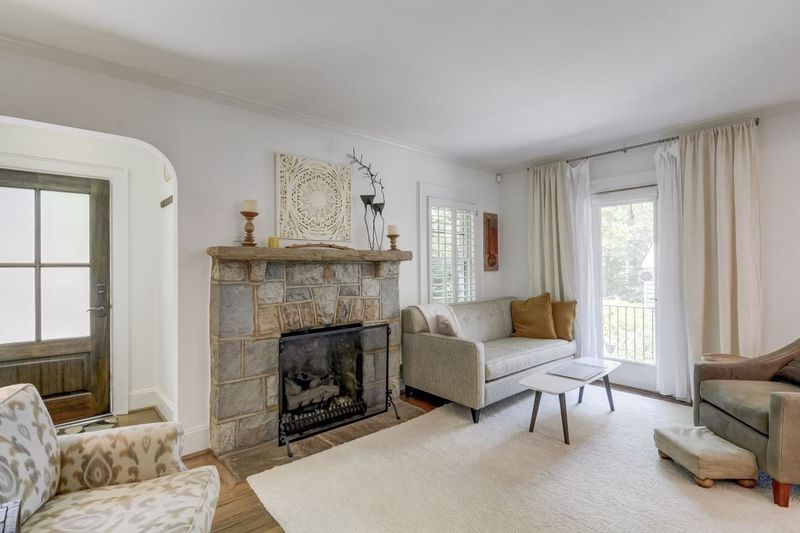 212 Hudson St, Raleigh, NC 27608