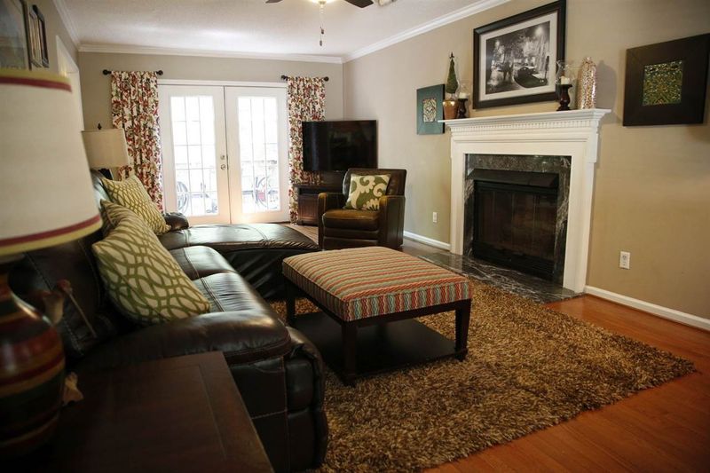 212 Kingsmill Rd, Cary, NC 27511