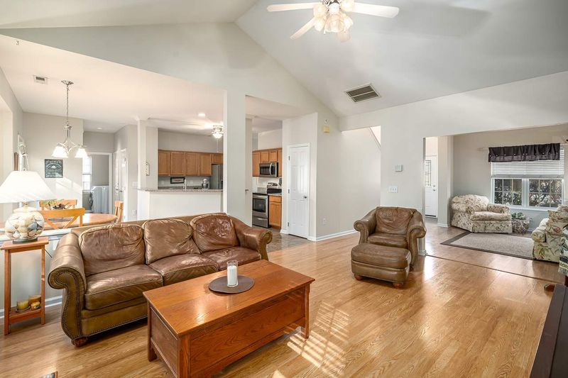 212 Leafgate Ct, Holly Springs, NC 27540