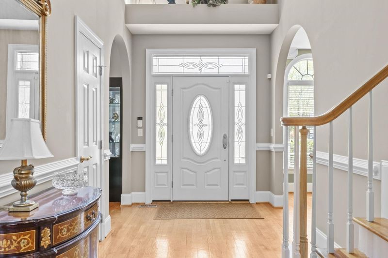 212 Lewiston Ct, Cary, NC 27513