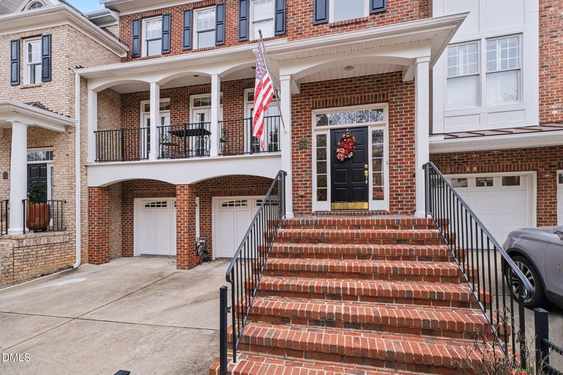 212 Lions Gate Dr, Cary, NC 27518