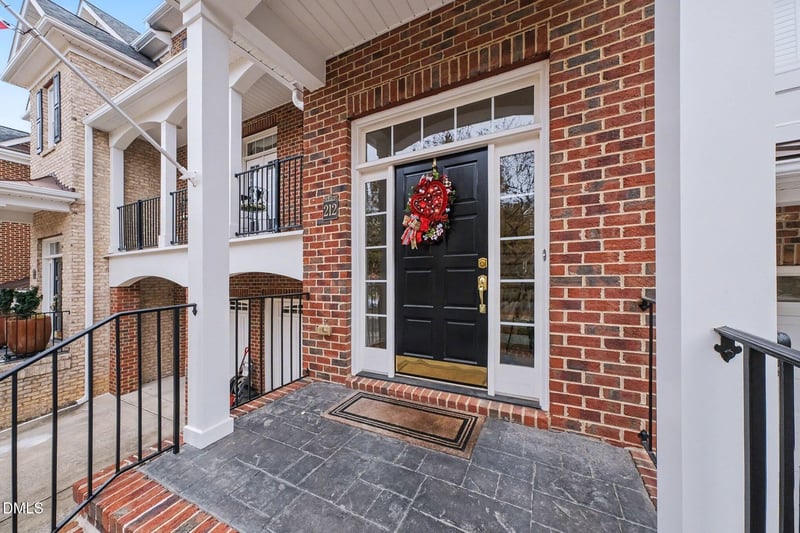 212 Lions Gate Dr, Cary, NC 27518