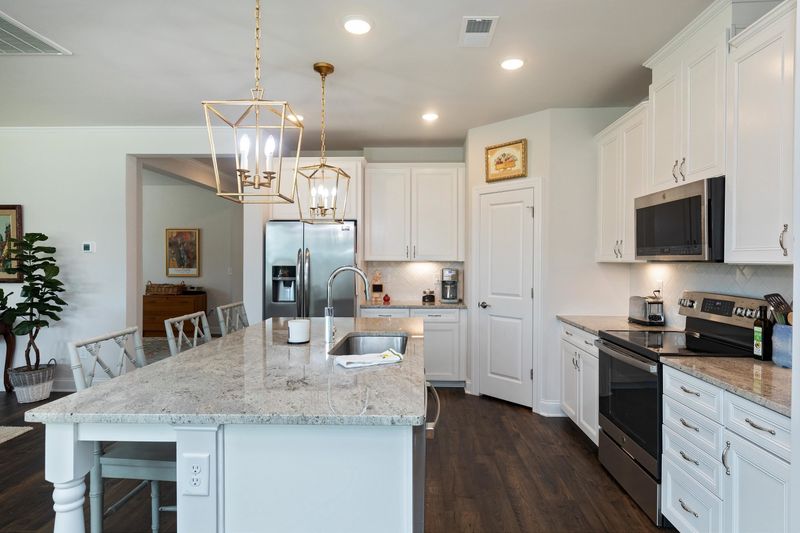 212 Luftee Ln, Holly Springs, NC 27540