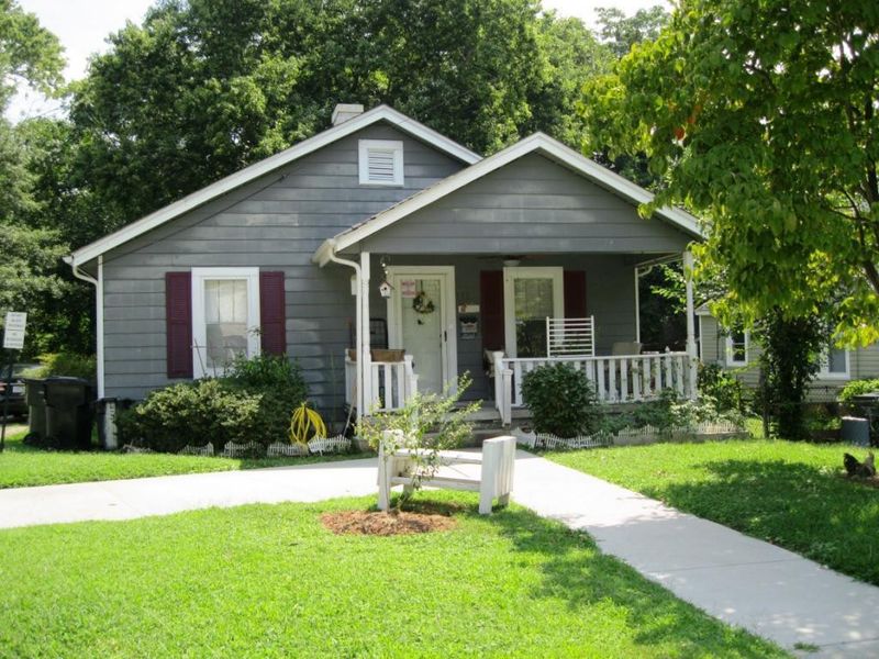 212 Markham St, Burlington, NC 27215