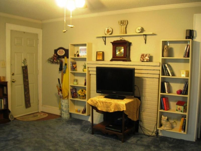 212 Markham St, Burlington, NC 27215