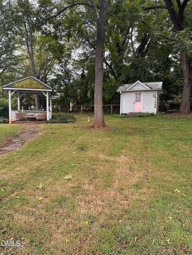 212 Occoneechee St, Hillsborough, NC 27278