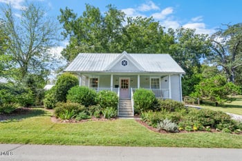 212 Occoneechee St, Hillsborough, NC 27278