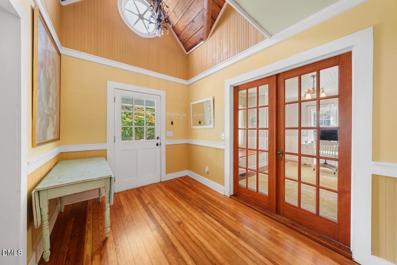 212 Occoneechee St, Hillsborough, NC 27278