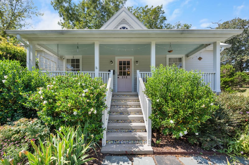212 Occoneechee St, Hillsborough, NC 27278