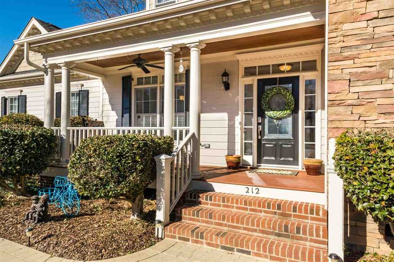 212 Parkridge Dr, Clayton, NC 27527