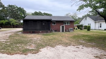 212 Peachtree St, Red Springs, NC 28377