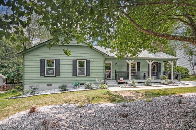 212 Rosehaven Dr, Raleigh, NC 27609